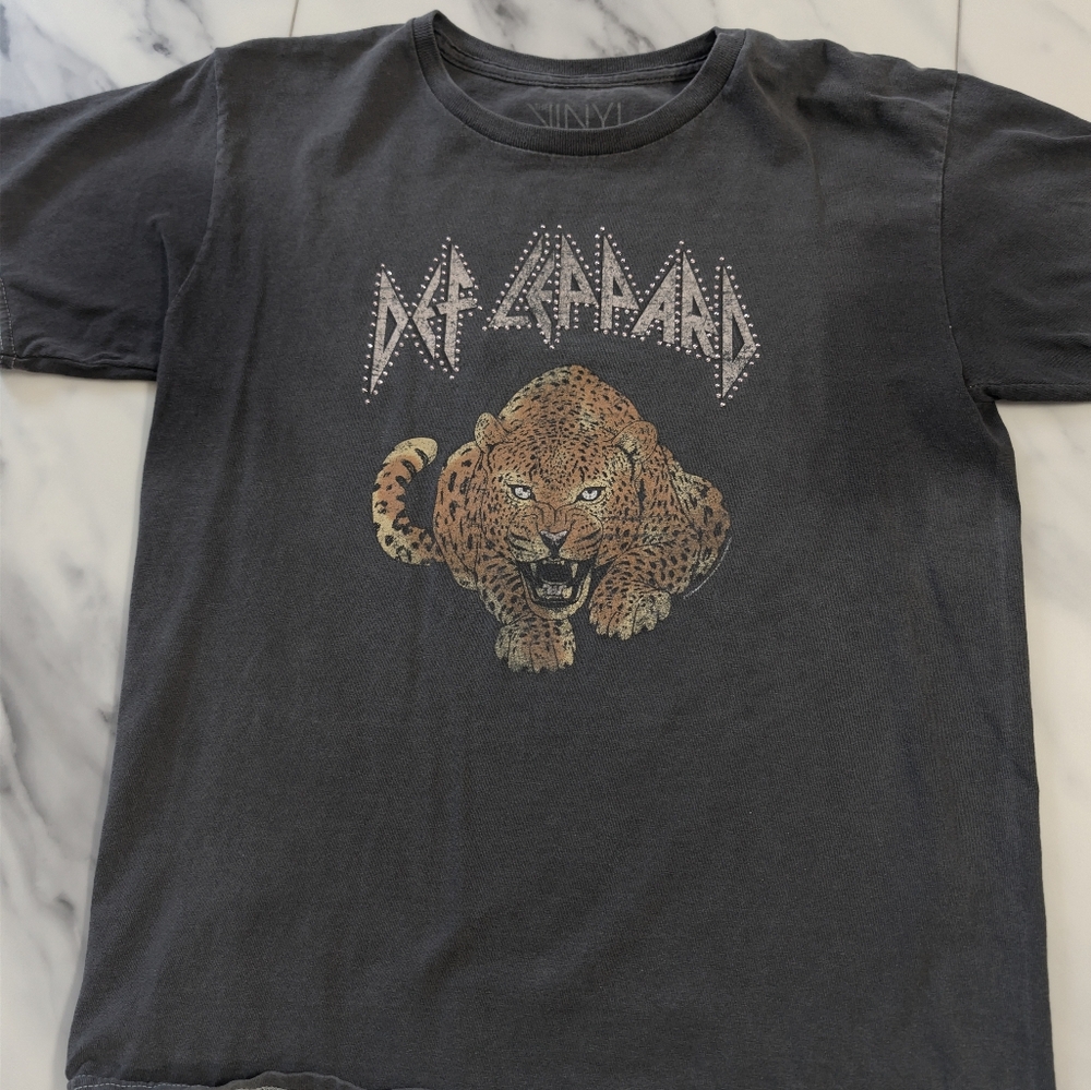 Women's XL (More Like A Medium) Black Graphic T-Shirt